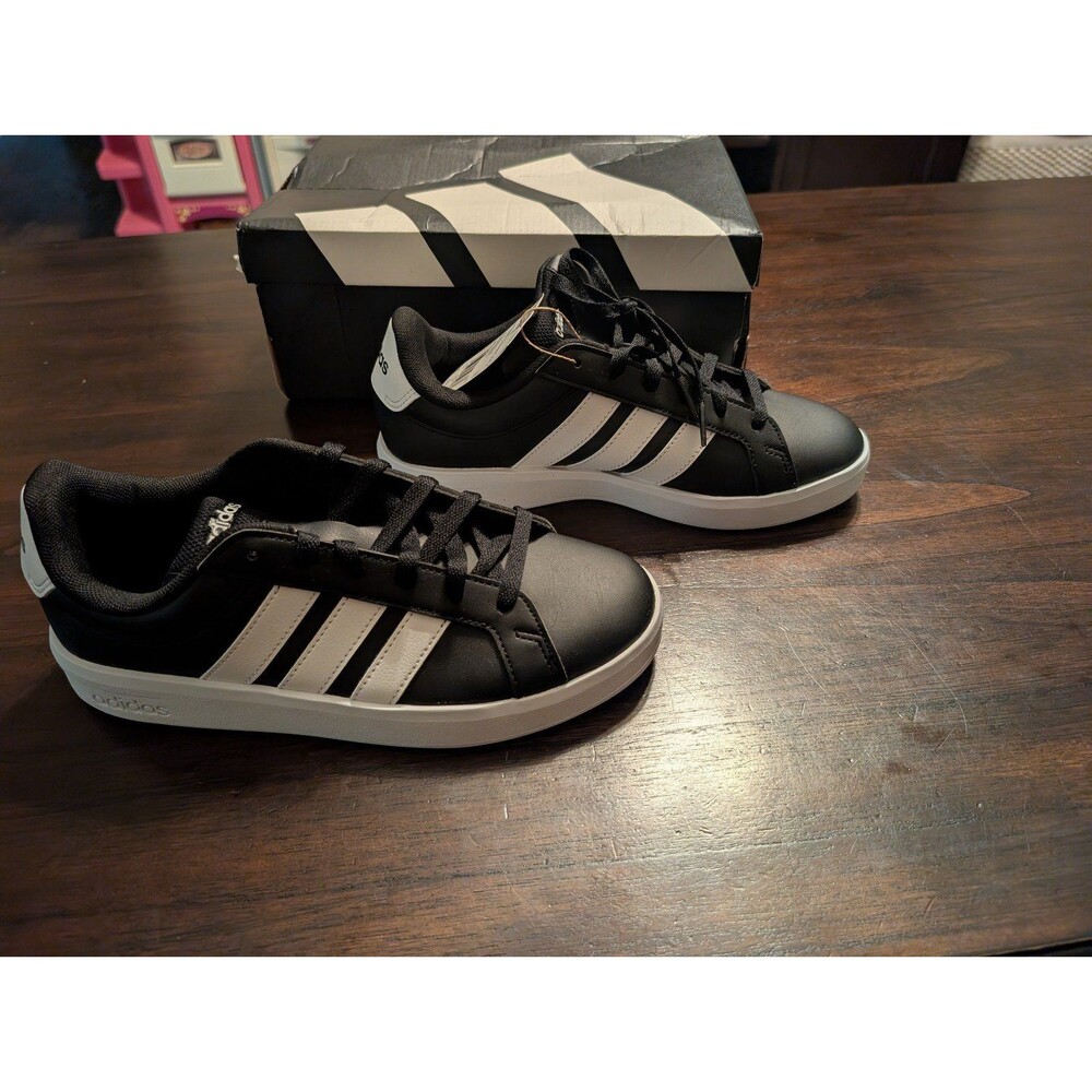 Adidas Grand Court 3.0 6 youth 7 women black and white new